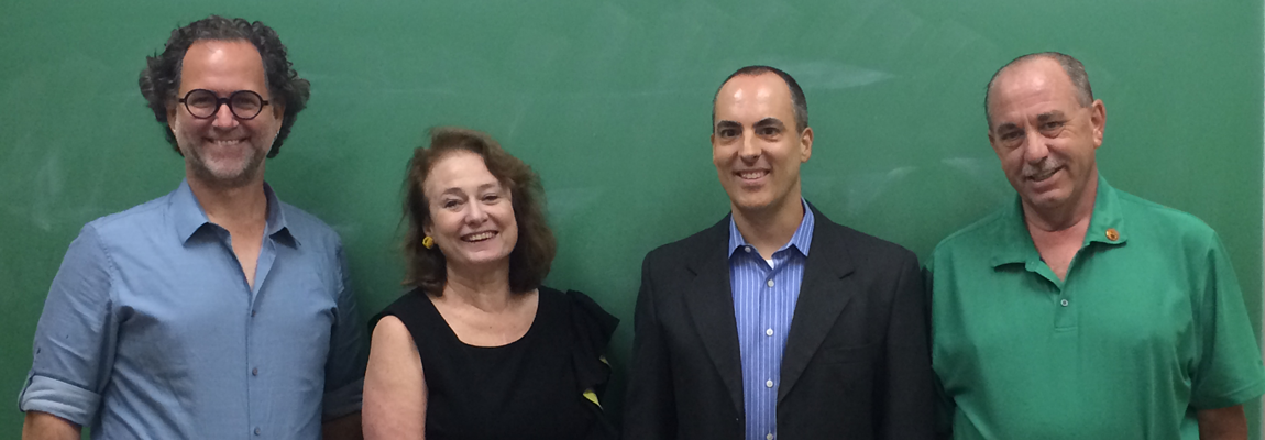 De izquierda a derecha: el Prof. Luis A. García Nevares, la Dra. M. Charlotte Ward, consejera de tesis, Carlos E. Roscoe y el Prof. Robert Dupey.