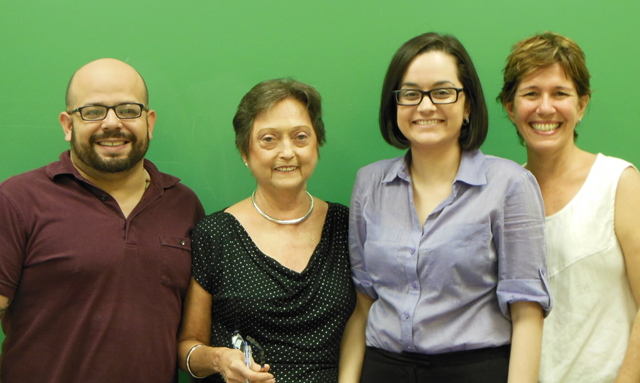 De izquierda a derecha, el Prof. Alejandro  Álvarez, la Prof. Carmen Díaz, consejera de tesis, Edmaris Otero y la Dra. Aurora Lauzardo.