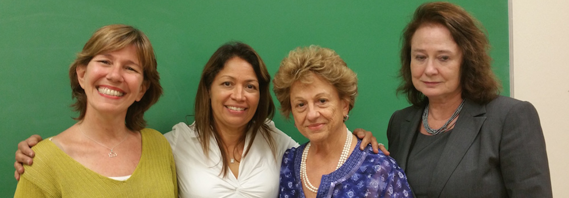 De izquierda a derecha: la Dra. Aurora Lauzardo, Evelyn Ortiz González, la Dra. Alma Simounet y la Dra. M. Charlotte Ward, consejera de tesis.