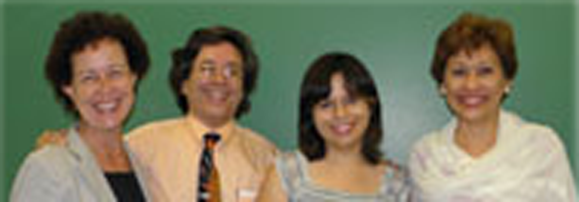 De izquierda a derecha: Prof. María M. Carrión, Prof. Fernando Abruña, Ismarie Díaz Flores y la Prof. Yvette Torres.