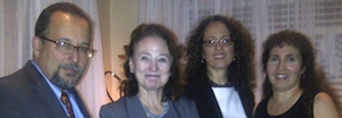 De izquierda a derecha: El Dr. Ediberto López, la Dra. Charlotte Ward, Jeanette Zaragoza De León y la Prof. Roselina Rivera.