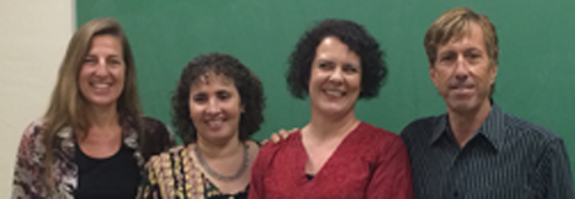 De izquierda a derecha: la Dra. Marta Stanchich, la Prof. Roselina Rivera, Rebecca Sumner Burgos y su consejero de tesis el Dr. Auerbach.